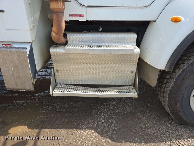 image for item DP6413 2016 Peterbilt PB348 bucket truck