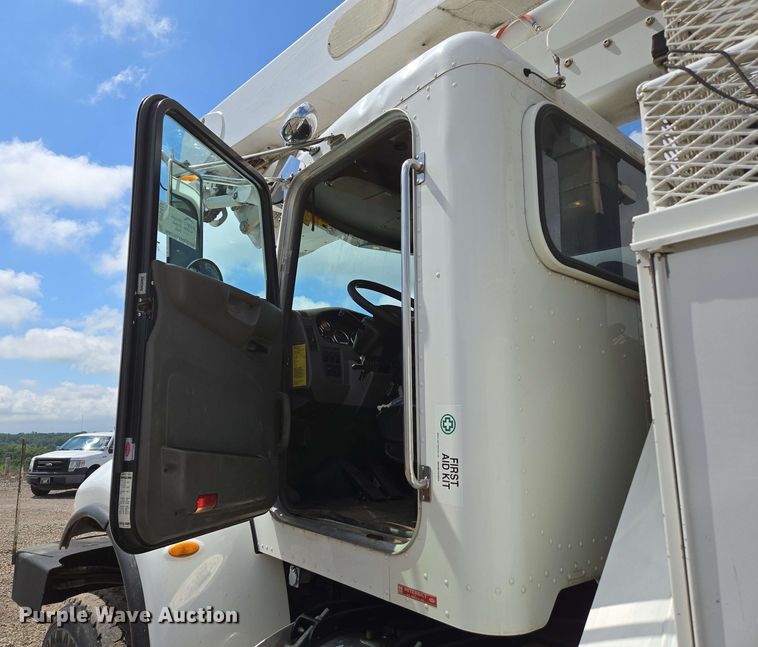 image for item DP6413 2016 Peterbilt PB348 bucket truck