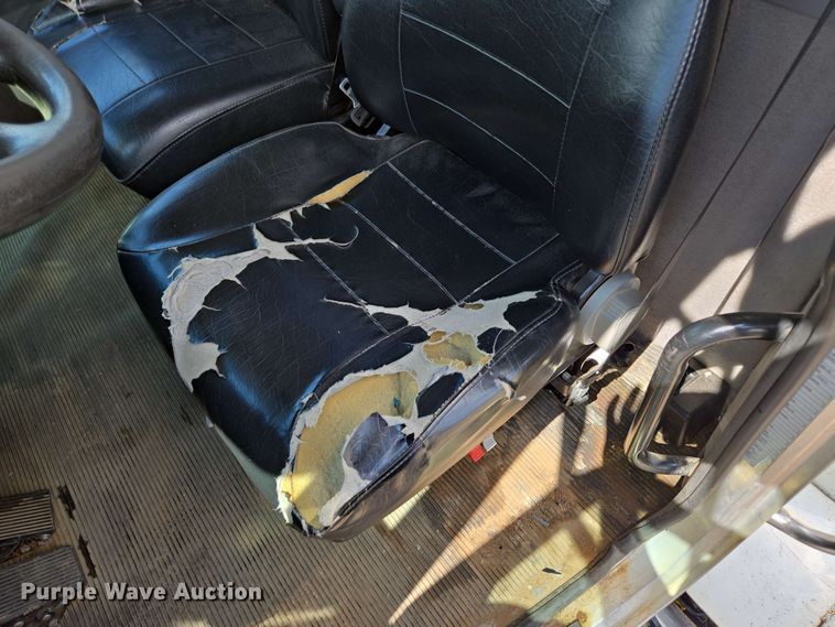 image for item DP6413 2016 Peterbilt PB348 bucket truck