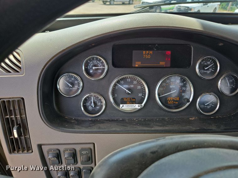 image for item DP6413 2016 Peterbilt PB348 bucket truck