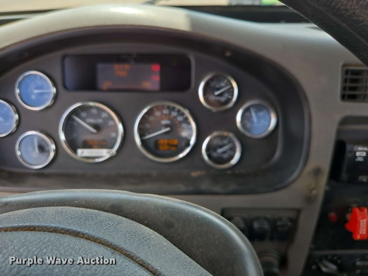 image for item DP6413 2016 Peterbilt PB348 bucket truck