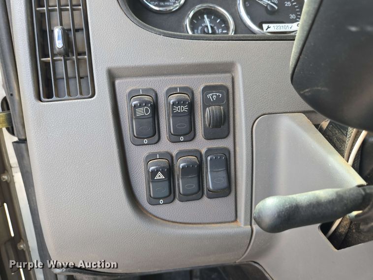 image for item DP6413 2016 Peterbilt PB348 bucket truck