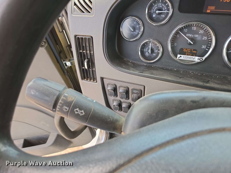 image for item DP6413 2016 Peterbilt PB348 bucket truck