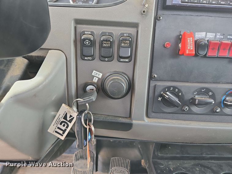 image for item DP6413 2016 Peterbilt PB348 bucket truck