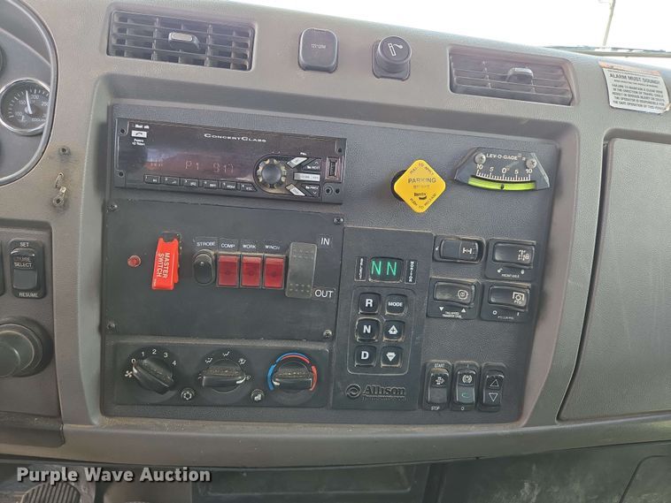 image for item DP6413 2016 Peterbilt PB348 bucket truck