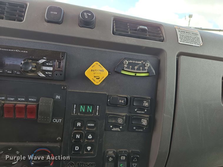 image for item DP6413 2016 Peterbilt PB348 bucket truck