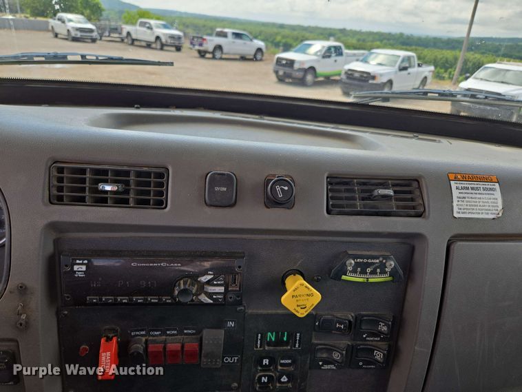 image for item DP6413 2016 Peterbilt PB348 bucket truck