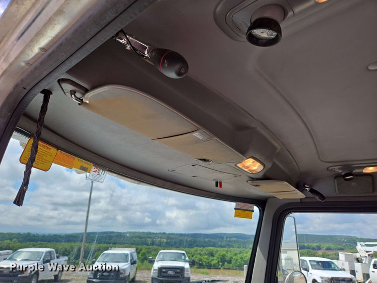 image for item DP6413 2016 Peterbilt PB348 bucket truck