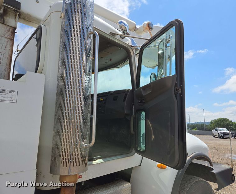 image for item DP6413 2016 Peterbilt PB348 bucket truck