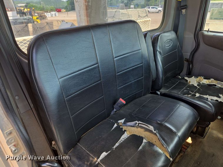 image for item DP6413 2016 Peterbilt PB348 bucket truck