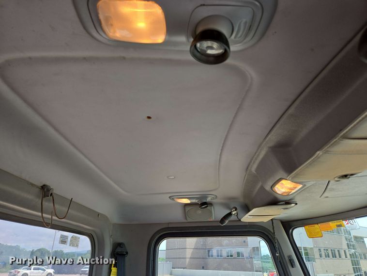 image for item DP6413 2016 Peterbilt PB348 bucket truck