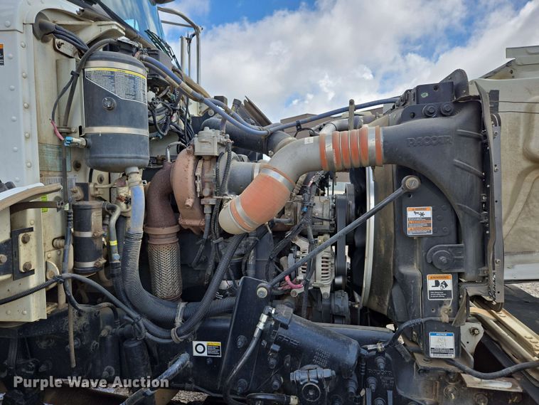 image for item DP6413 2016 Peterbilt PB348 bucket truck