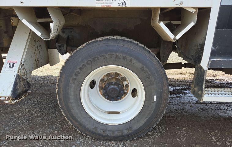 image for item DP6413 2016 Peterbilt PB348 bucket truck