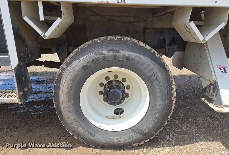 image for item DP6413 2016 Peterbilt PB348 bucket truck