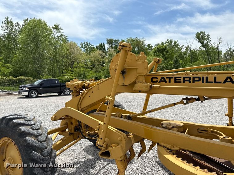 image for item DS4284 Caterpillar B12 rigid frame motor grader