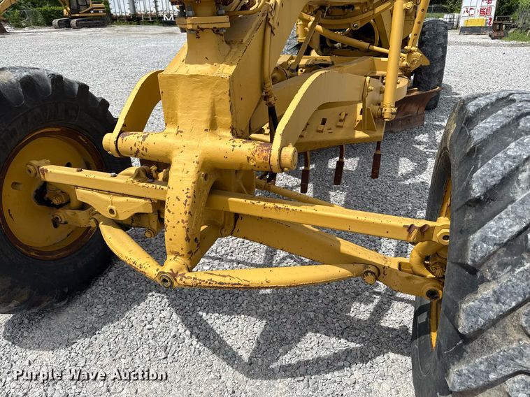 image for item DS4284 Caterpillar B12 rigid frame motor grader
