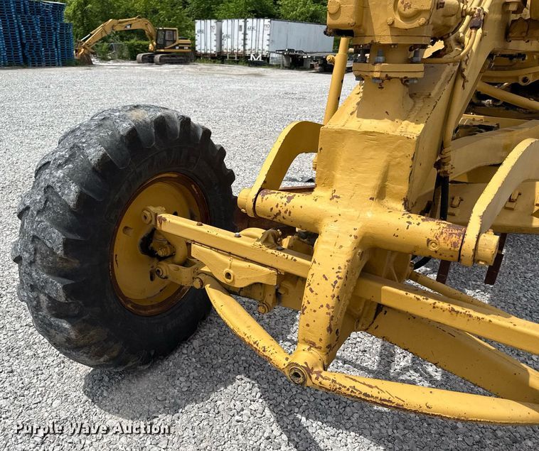 image for item DS4284 Caterpillar B12 rigid frame motor grader