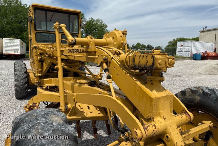 image for item DS4284 Caterpillar B12 rigid frame motor grader