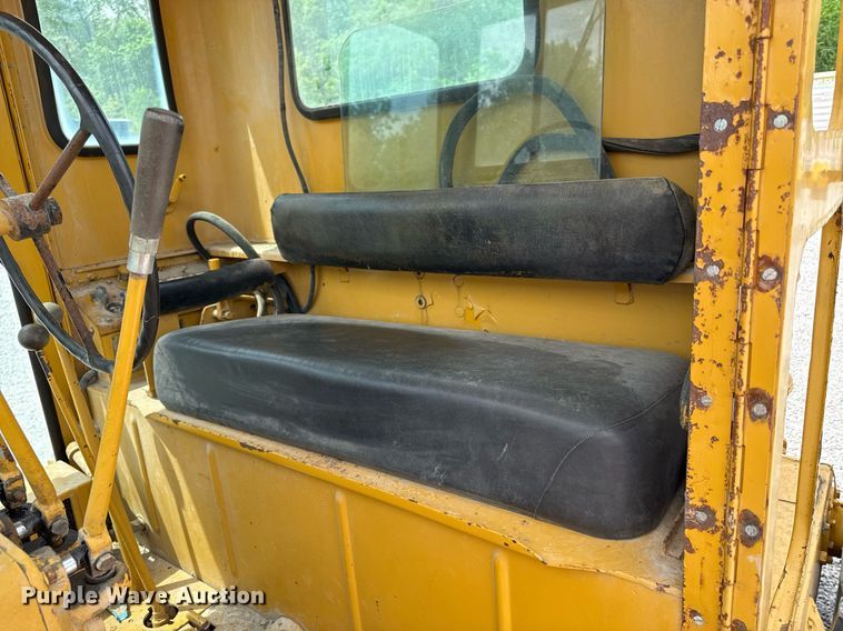 image for item DS4284 Caterpillar B12 rigid frame motor grader