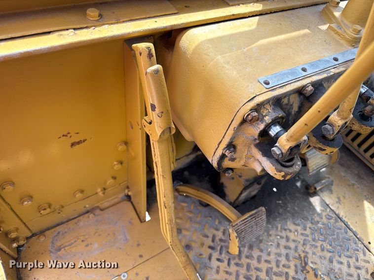image for item DS4284 Caterpillar B12 rigid frame motor grader