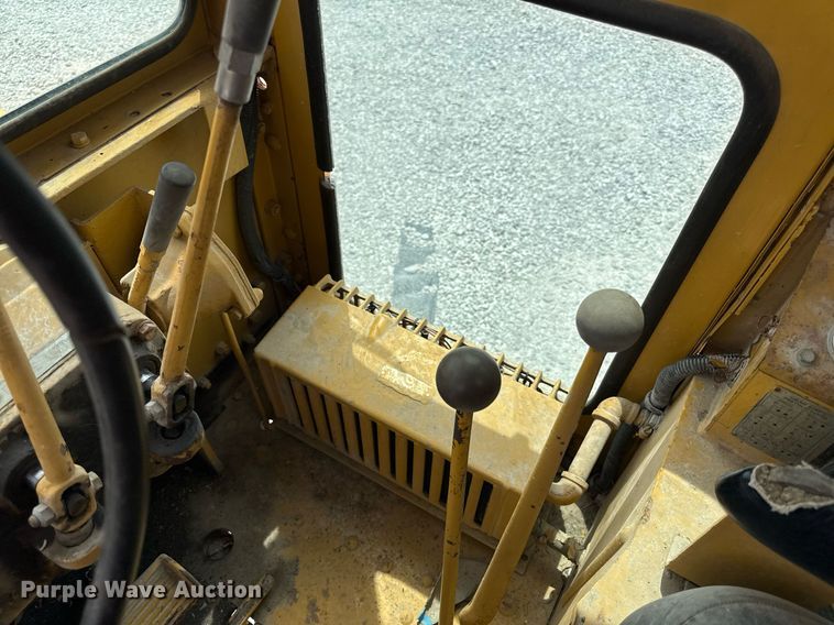 image for item DS4284 Caterpillar B12 rigid frame motor grader