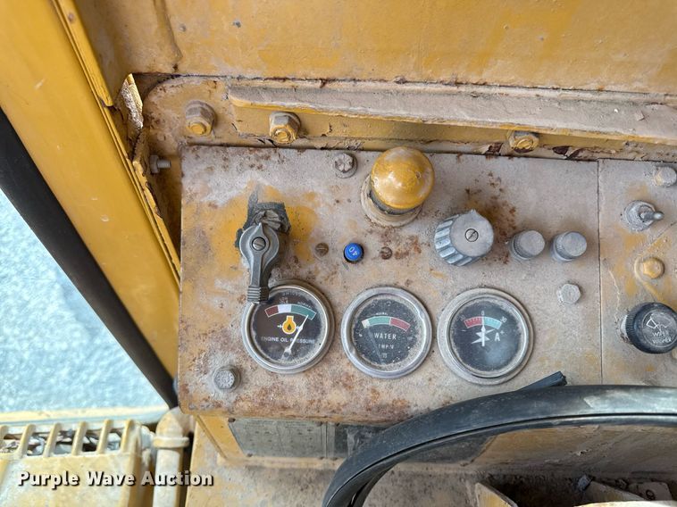 image for item DS4284 Caterpillar B12 rigid frame motor grader