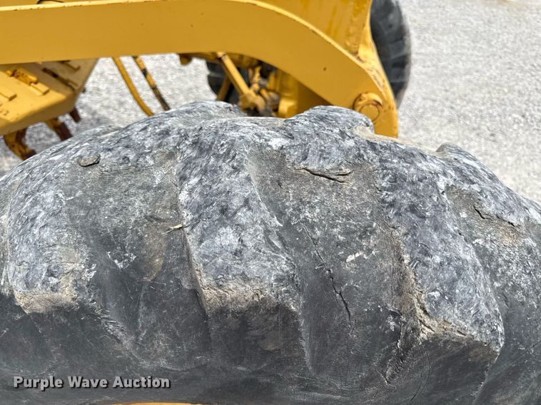 image for item DS4284 Caterpillar B12 rigid frame motor grader