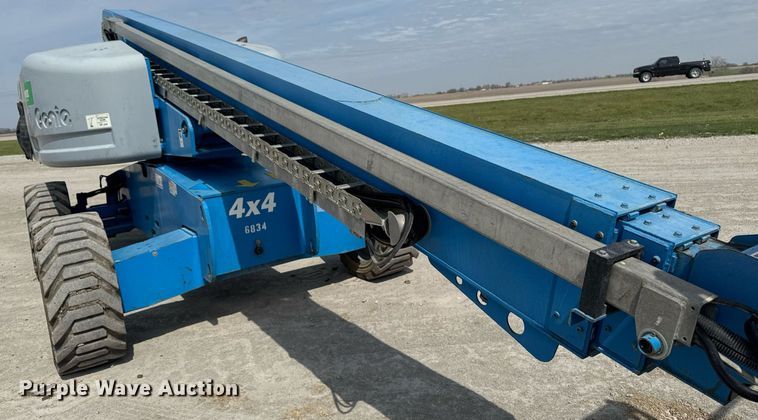 image for item DT0700 2006 Genie S60  boom lift