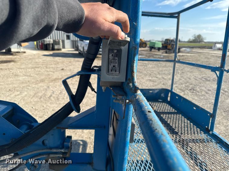 image for item DT0700 2006 Genie S60  boom lift