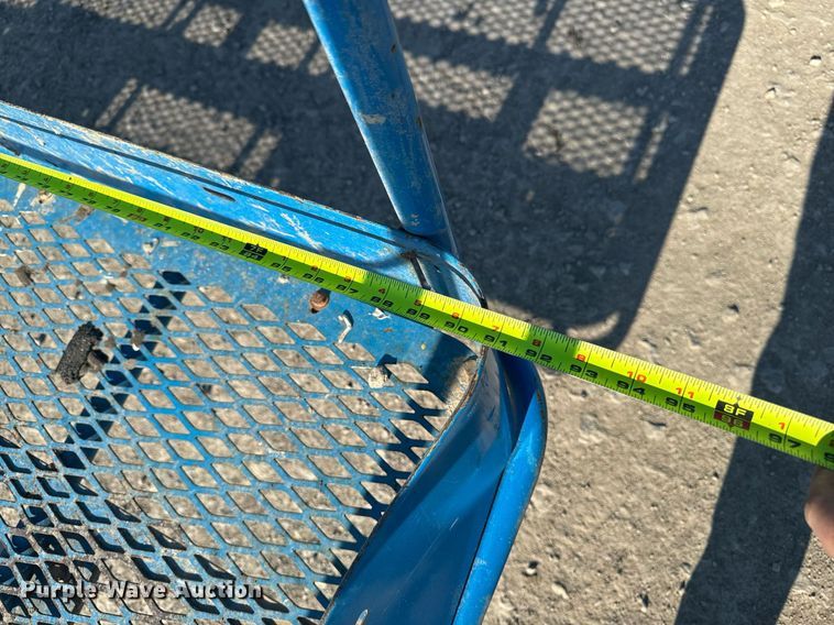 image for item DT0700 2006 Genie S60  boom lift