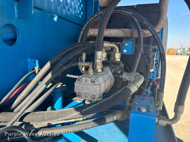 image for item DT0700 2006 Genie S60  boom lift