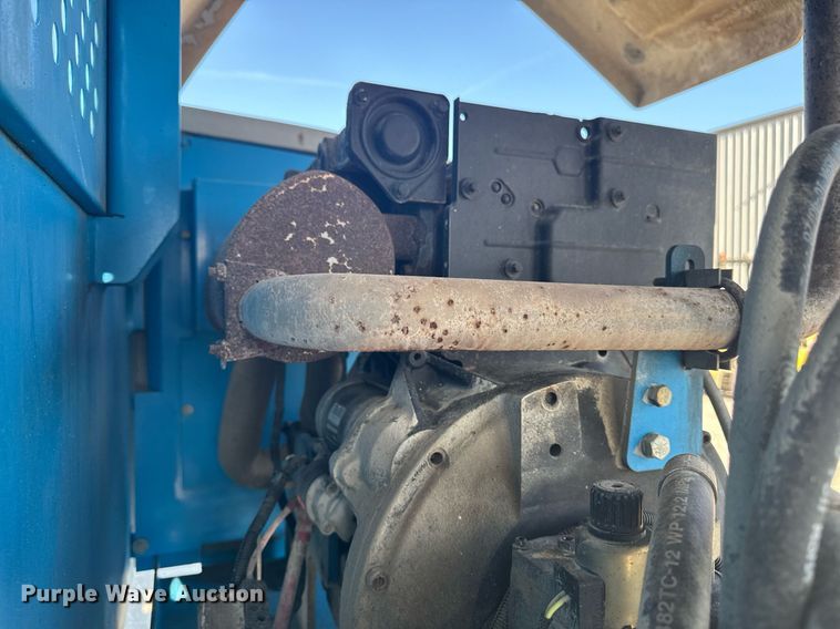 image for item DT0700 2006 Genie S60  boom lift