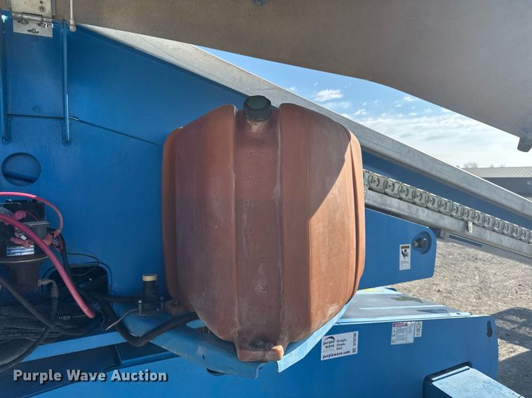 image for item DT0700 2006 Genie S60  boom lift