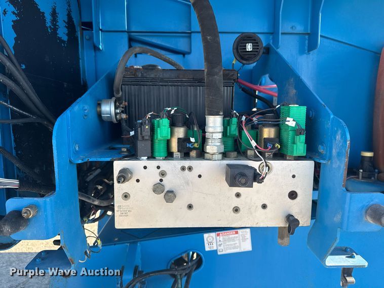 image for item DT0700 2006 Genie S60  boom lift