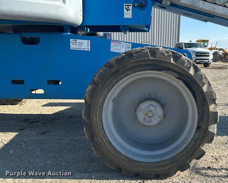 image for item DT0700 2006 Genie S60  boom lift