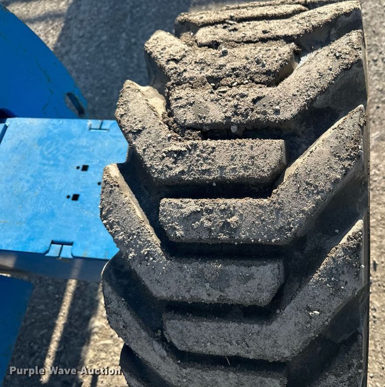 image for item DT0700 2006 Genie S60  boom lift