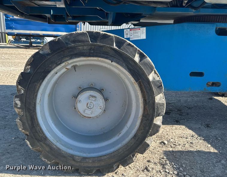 image for item DT0700 2006 Genie S60  boom lift