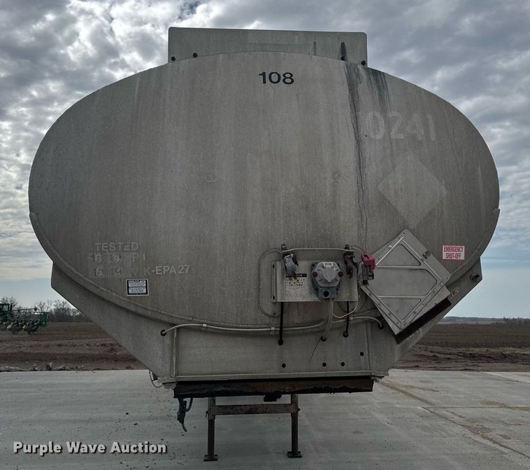 image for item DT0702 1978 Fruehauf TAG-F2-EDT9500 tank trailer