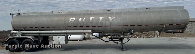 image for item DT0702 1978 Fruehauf TAG-F2-EDT9500 tank trailer