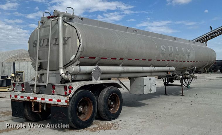 image for item DT0702 1978 Fruehauf TAG-F2-EDT9500 tank trailer