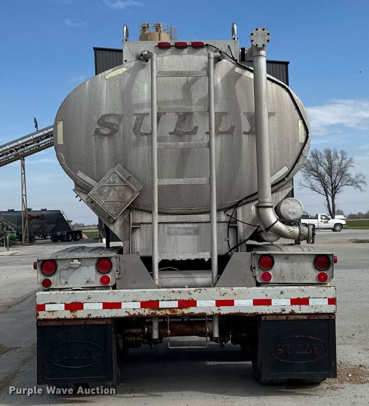 image for item DT0702 1978 Fruehauf TAG-F2-EDT9500 tank trailer