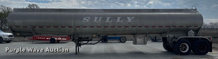 image for item DT0702 1978 Fruehauf TAG-F2-EDT9500 tank trailer