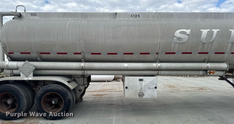 image for item DT0702 1978 Fruehauf TAG-F2-EDT9500 tank trailer