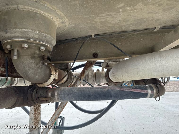 image for item DT0702 1978 Fruehauf TAG-F2-EDT9500 tank trailer