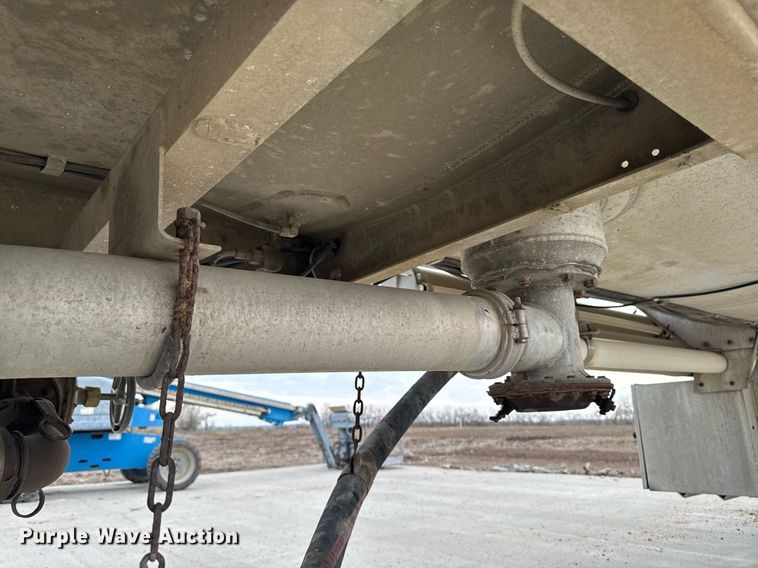 image for item DT0702 1978 Fruehauf TAG-F2-EDT9500 tank trailer