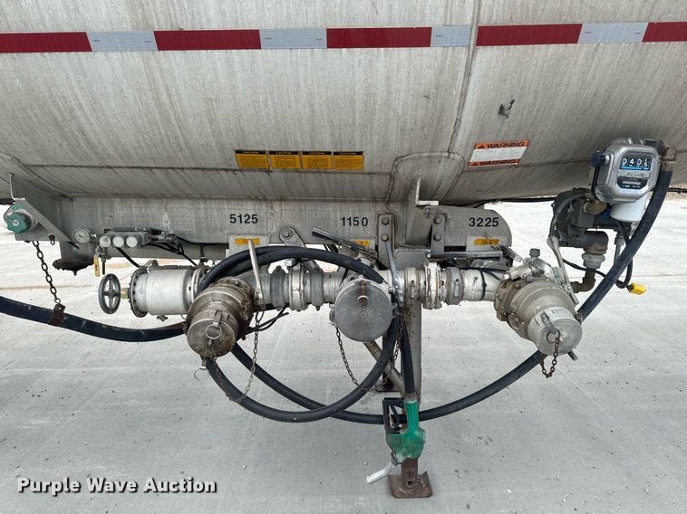 image for item DT0702 1978 Fruehauf TAG-F2-EDT9500 tank trailer