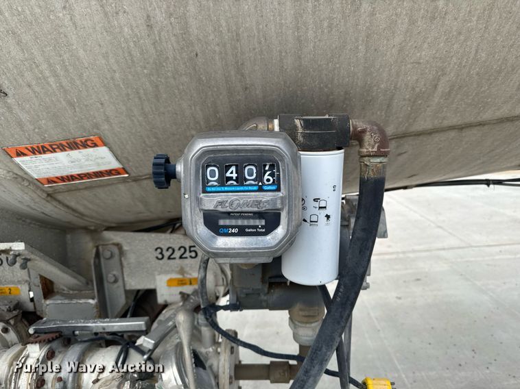 image for item DT0702 1978 Fruehauf TAG-F2-EDT9500 tank trailer