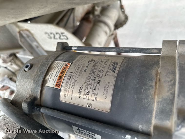 image for item DT0702 1978 Fruehauf TAG-F2-EDT9500 tank trailer