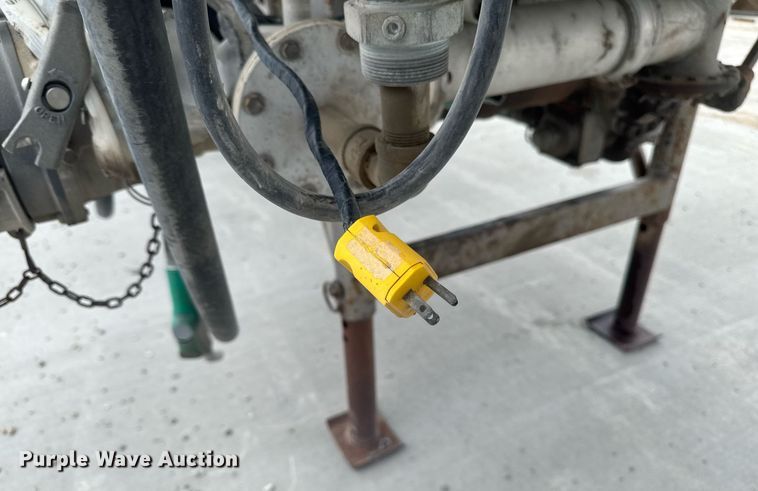 image for item DT0702 1978 Fruehauf TAG-F2-EDT9500 tank trailer