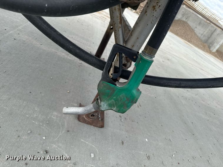 image for item DT0702 1978 Fruehauf TAG-F2-EDT9500 tank trailer